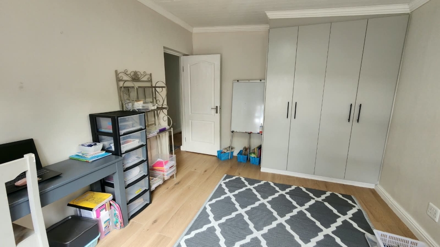 4 Bedroom Property for Sale in Loerie Park Western Cape